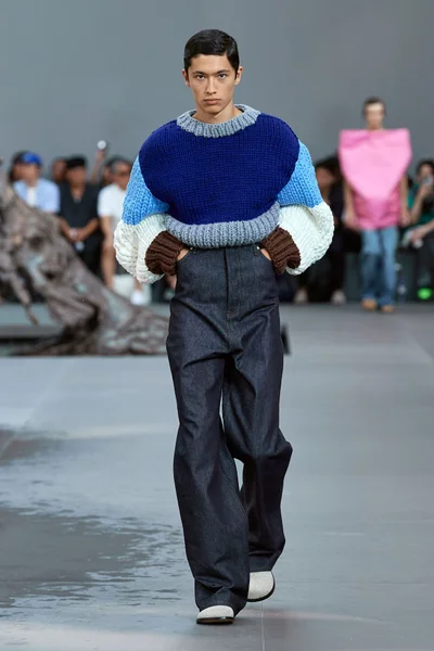 Look 11